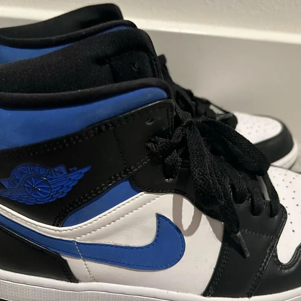 2021 Air Jordan 1 MID "Racer Blue" 554724-140 Size 10 US Black/Racer-Blue/White